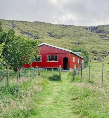 Streymoy Casa | 2 BR Cozy vacation home for 5 guests, Langasandur