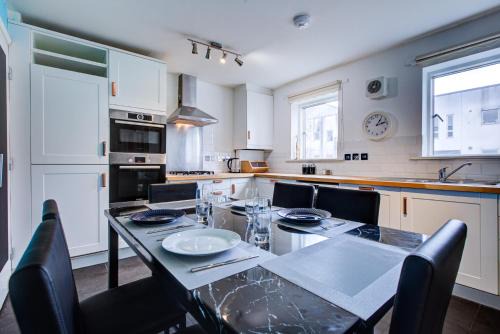 North Kensington Apartamento | 2 BR Flat Near Westfield, Hospital, Stadium & Uni