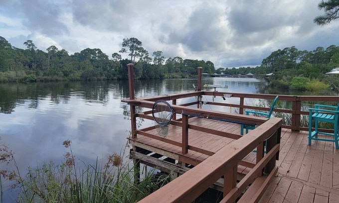 Elberta Casa | 2-BR Getaway w/HUGE screened porch, Golf Cart, Pool, & Boat Ramp near Wolf Bay
