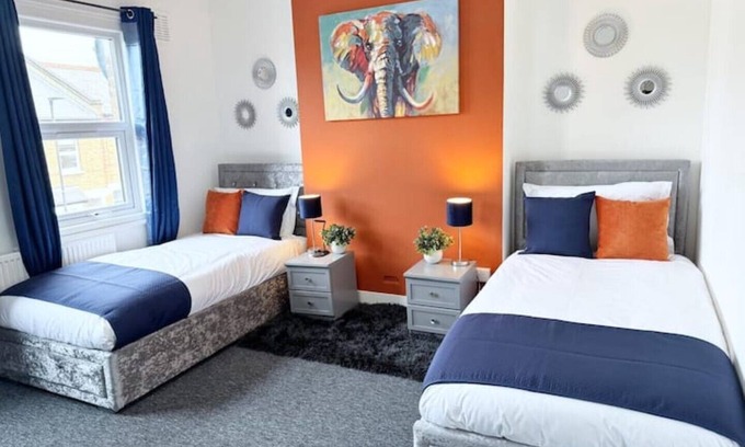 West Norwood Casa | 2 BR | Parking| Garden| Contractors welcome| Near West Norwood Station| sleeps 5