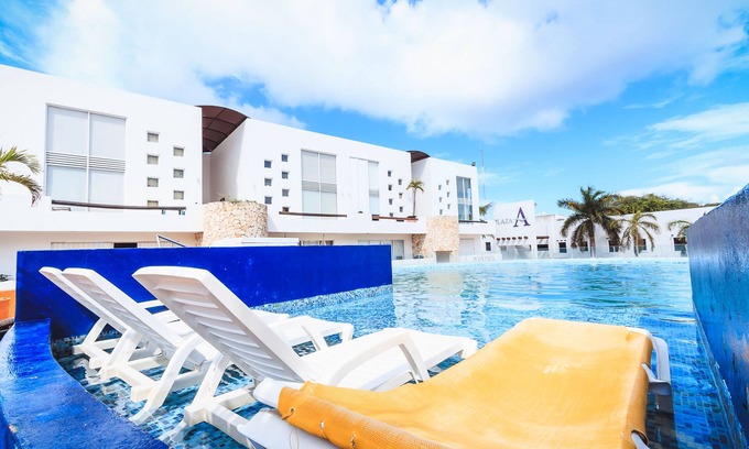 Playacar Apartamento | 2 BR PH with Jacuzzi near to the Beach