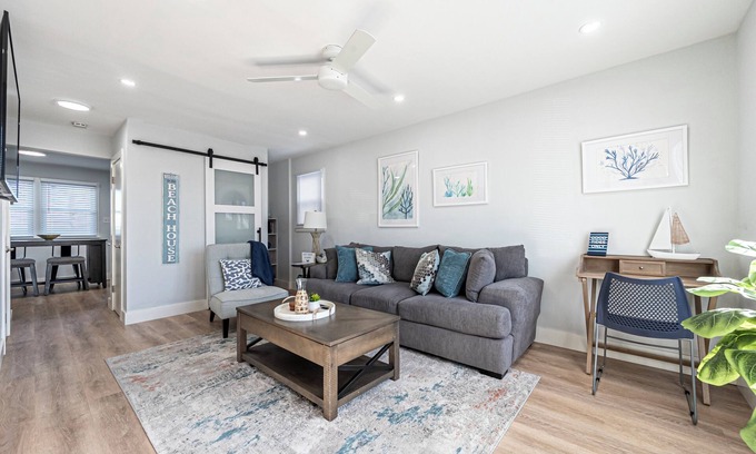 Southend Casa | 2-BR Sea Coral Beach House - 1.5 blocks from beach