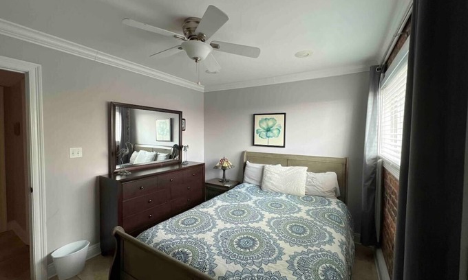 Highlands - Perkins Apartamento | 2 br Steps from Tiger Stadium