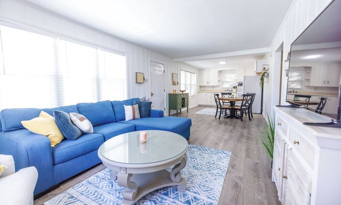 Caine Woods Apartamento | 2 BR Upper Condo in North OC/Fenwick