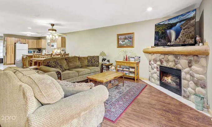 Utica Casa | 2 BR villa in Utica, IL