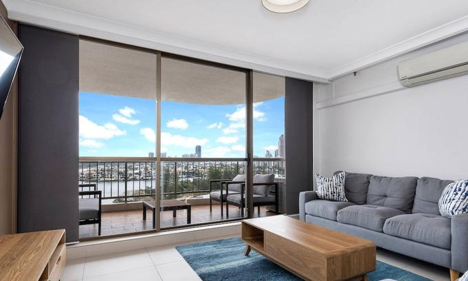 Surfers Paradise Apartamento | 2 BR With Beautiful Views