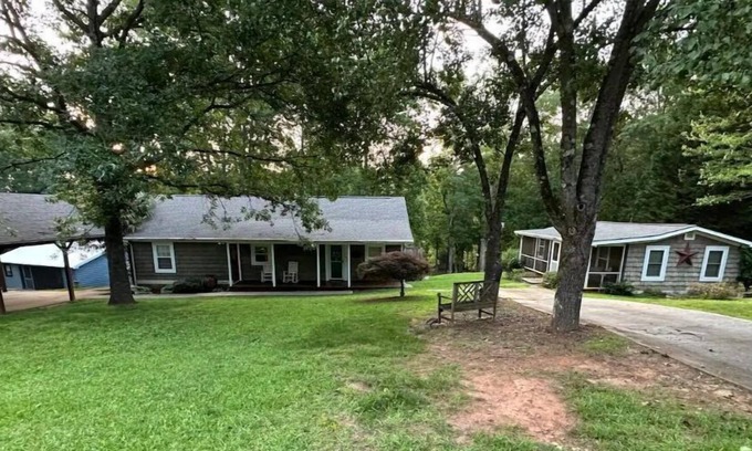 Townville Cabina | 2 cabins Lake Hartwell near Clemson and Greenville