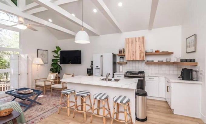 Auburn Casa | 2 charming homes on 1 property, w hot tub