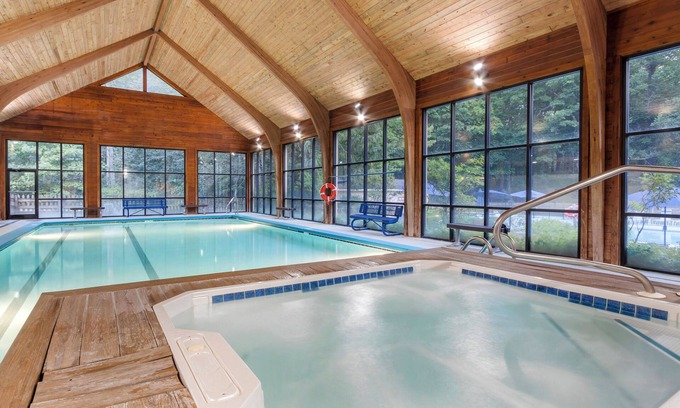 Sapphire Complejo | 2 Comfortable Units Close to Ski Sapphire Valley! Pool, Gym, Free Parking