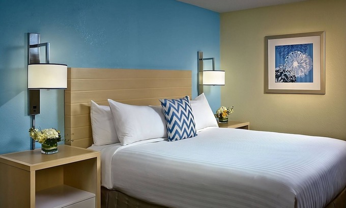 White Station Casa | 2 Comfortable Units! w/ Parking, Pets Allowed Near Children's Museum of Memphis!