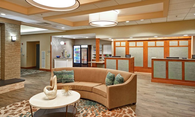 Rohrerstown Apartamento | 2 Connecting Suites at a Hotel