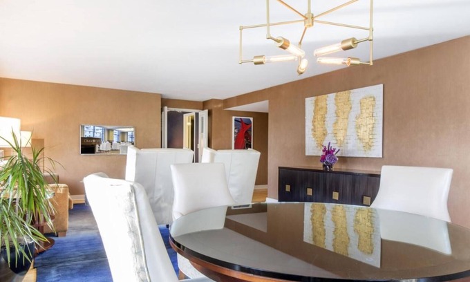 Streeterville Casa | 2 Connecting Suites at a 4.5⭐️ Hotel