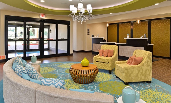 Bayou Cane Apartamento | 2 Connecting Suites at a Hotel
