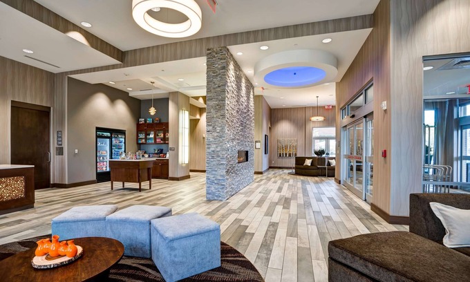 Franklin Apartamento | 2 Connecting Suites at a Hotel