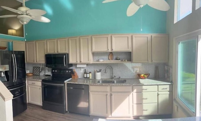 Lutz Complejo | 2 Couple island condo in a Florida nudist resort.