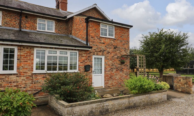 Stockton on the Forest Cabaña | 2 CROSSLANDS, with a garden in Stockton-On-The-Forest