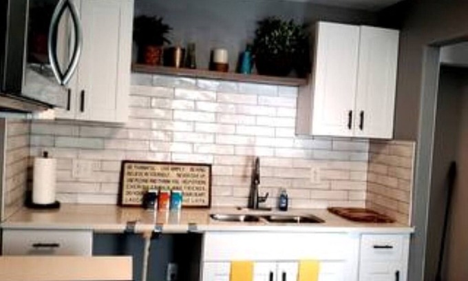 Central Oklahoma City Cabaña | 2 Cute Cottage - 2 bedroom with WiFi and AC in lovely Oklahoma City