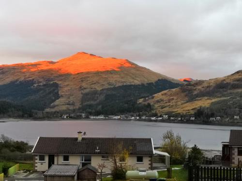 Cairndow Casa | 2 CV at Lochgoilhead with Swedish Hot Tub