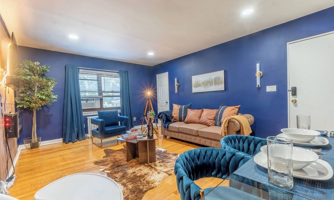 Hasbrouck Heights Apartamento | 2 DEEP Discounted Apts by American Dream, Sleeps 8