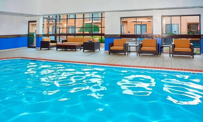 Auburn Hills Complejo | 2 Deluxe King Units, Perfect for Families, Indoor Swimming Pool & Pet-friendly!
