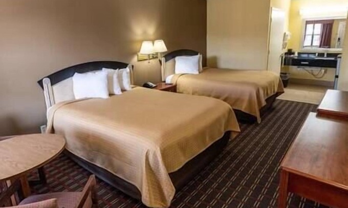 Hawkinsville Hotel | 2 Double Beds Non-Smoking