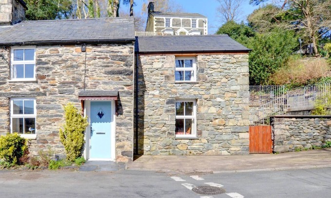 Penrhyndeudraeth Casa | En Penrhndeudraeth es una vieja casa de campo de los primeros dieciocho cientos 2 Efail Wen semi separado con