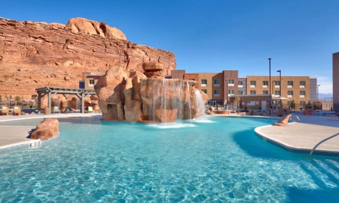 Moab Hotel | 2 Family-Friendly Moab Stays with Pool, Hot Tub & Easy Access to Outdoor Fun