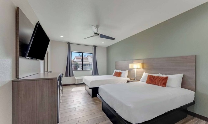 Eastside Promise Neighborhood Hotel | 2 Family-Friendly Rooms w/ Free Breakfast – Near San Antonio Attractions