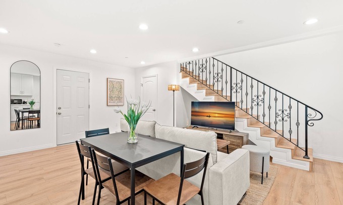 Alhambra Casa | 2 Floor, 3-bedroom house in awesome Alhambra w/AC, WIFI and Garage Parking