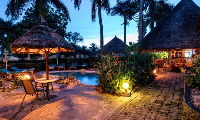 Entebbe Hotel | 2 Friends Beach Hotel