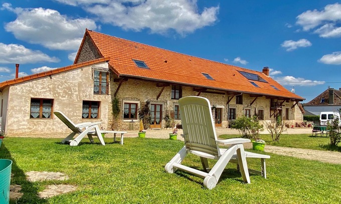 Saint-Martin-de-Salencey Casa | 2 Gites for 16 people