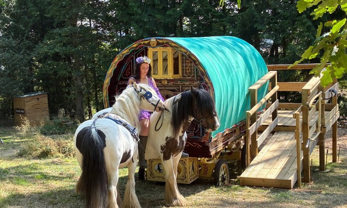 Longhope Chalet De Esquí | 2 Guests - Pet Friendly - Traditional Gypsy Vardo