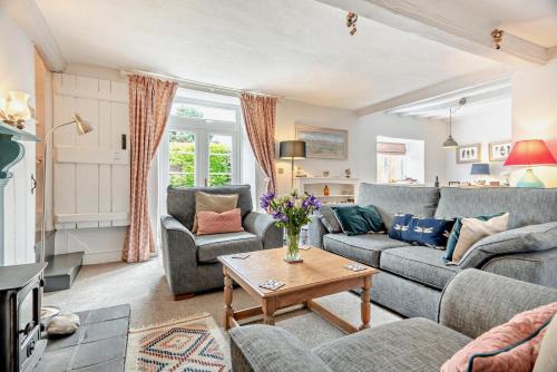 Weybourne Casa | 2 Hammond Square