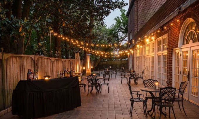 Historic District Hotel | 2 Historic Ambiance Stays Perfect for Romantic Getaways - Pets Allowed!