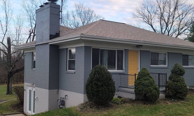 Otterbien Home Casa | 2 Homes for large group / Hot Tub & Close to all
