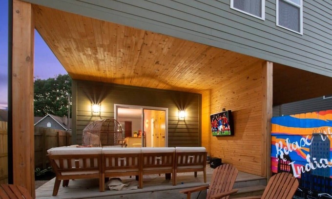 Indianapolis Casa | 2 Homes in 1! 2 SPAs, Sleeps 16, Near Downtown!