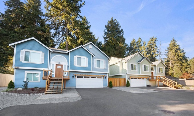 Seattle Metro Area Casa | 2 Homes Perfect for Large Groups