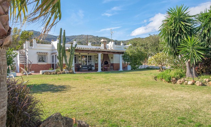 Churriana Villa | 2 casas en el gran jardín, 4 dormitorios, 2 cocinas privadas, piscina climatizada