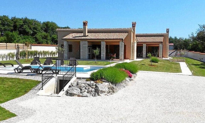 Rebici Villa | 2 vacation houses with pool and 4 bedrooms on the east coast of Istria
