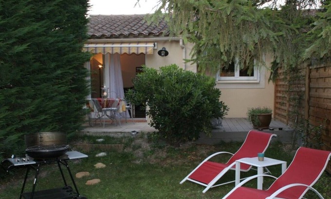 Saint-Saturnin-les-Avignon Cabaña | 2 apartamentos independientes en la planta baja.
