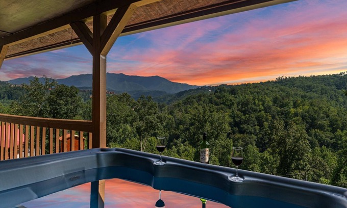 Gatlinburg - Pigeon Forge Cabina | 2 King Bds-SL 4-Great View-9 Mins to D'wood- Most Bear Visits-Cleanest Cabin Too