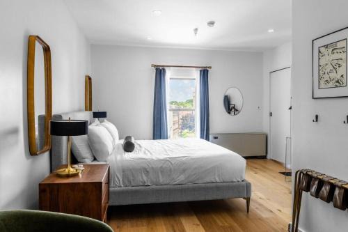 Bangor Apartamento | 2 King Beds, Historic DTWN Hotel, Steps 2 Restaurants Room # 405
