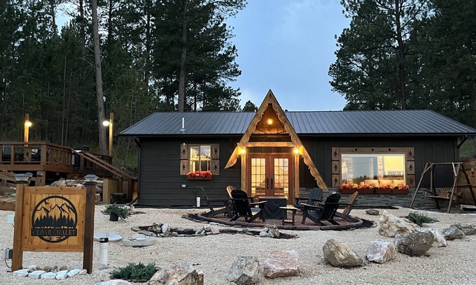 Custer Chalet De Esquí | 2 King beds, huge deck at a picturesque chalet