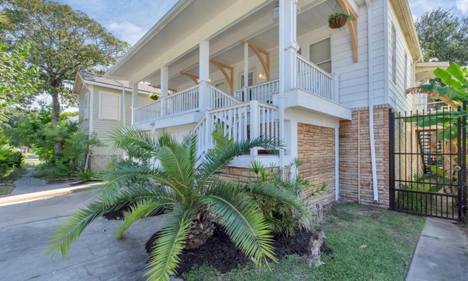 San Jacinto Casa | 2 Kitchens,2 Living Rooms,4 Bedrooms-Close to all!