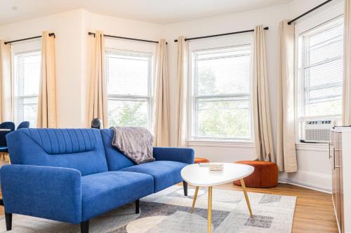 Winter Hill Casa | 2 kitchens Perfect For Groups 4BR 2BA Near Assembly and Boston