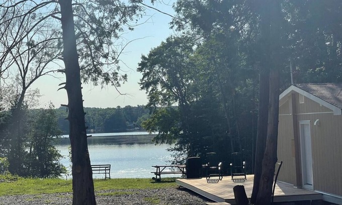 Norland Cabaña | 2 lakefront cottages on Shadow Lake with dock and water toys