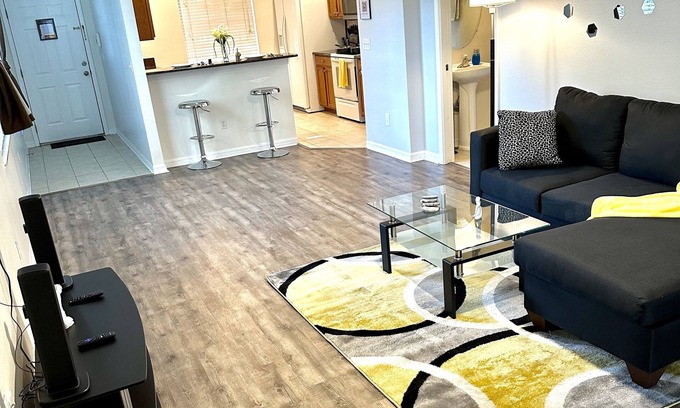 Port Tampa City Casa | 2 Level Home Central