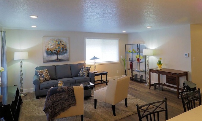 Hillsboro Casa | 2 Master Suites - recientemente renovado!
