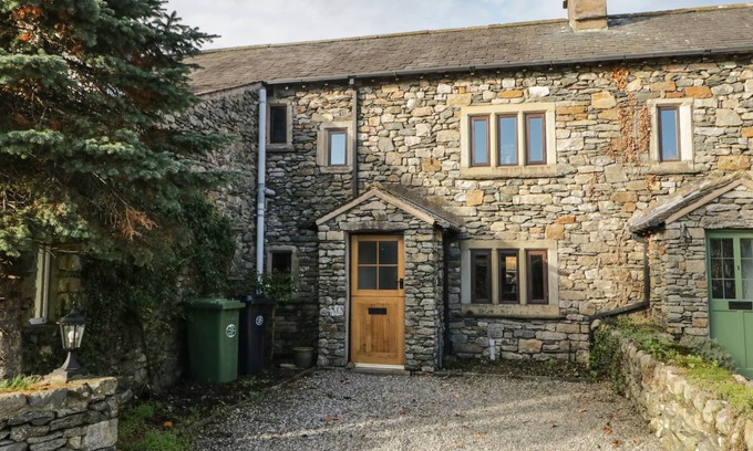 Cark Cabaña | 2 MEADOW VIEW, pet friendly, with open fire in Cark In Cartmel