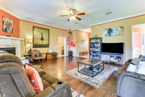 Lynn Haven Casa | 2 Mi to Beach and Boating Family Home in Lynn Haven